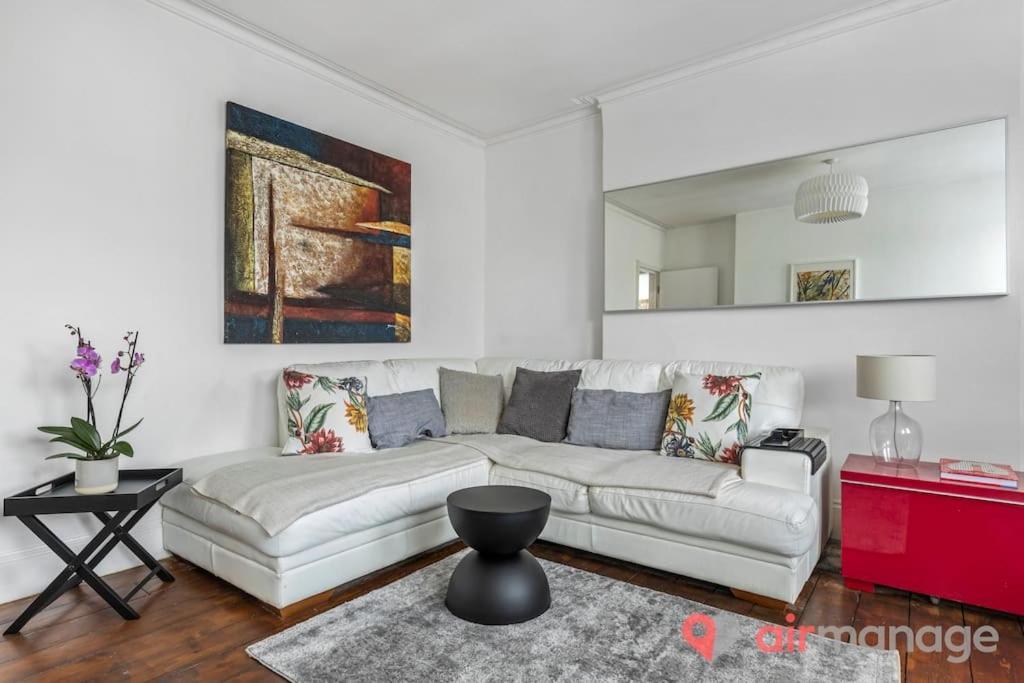 West Kensington 2bed Flat Лондон